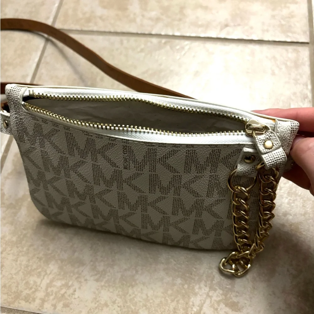 Michael Kors Belt Bag - Picture 3 of 5